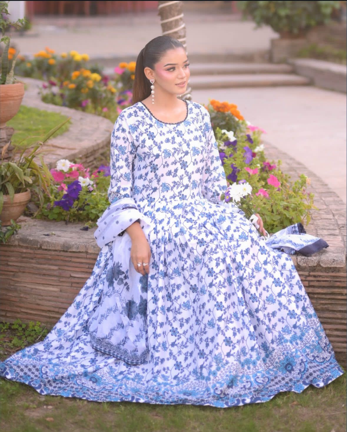 3 Pcs Women's Stitched Arabic Lawn Printed Maxi Suit