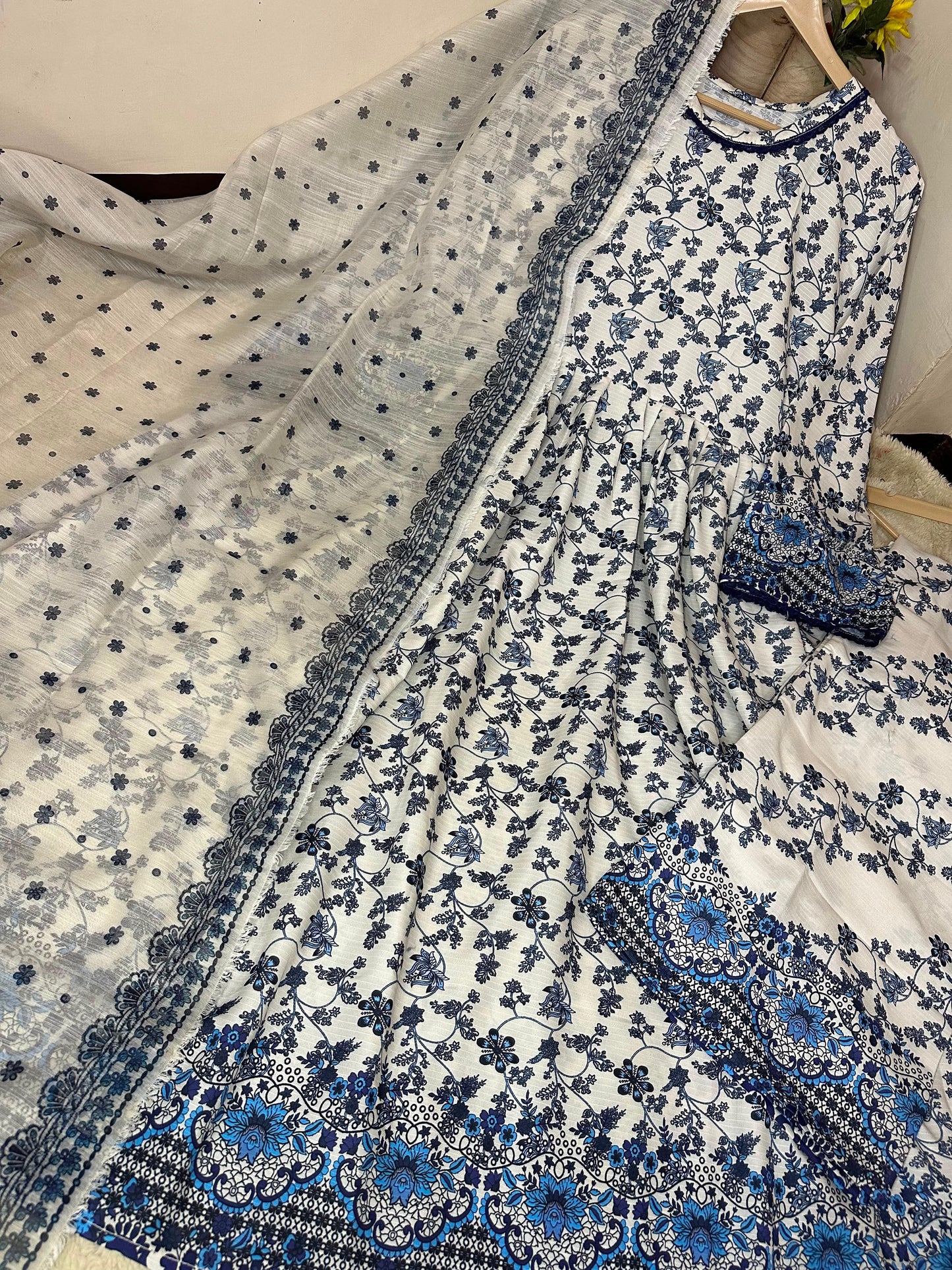 3 Pcs Women's Stitched Arabic Lawn Printed Maxi Suit